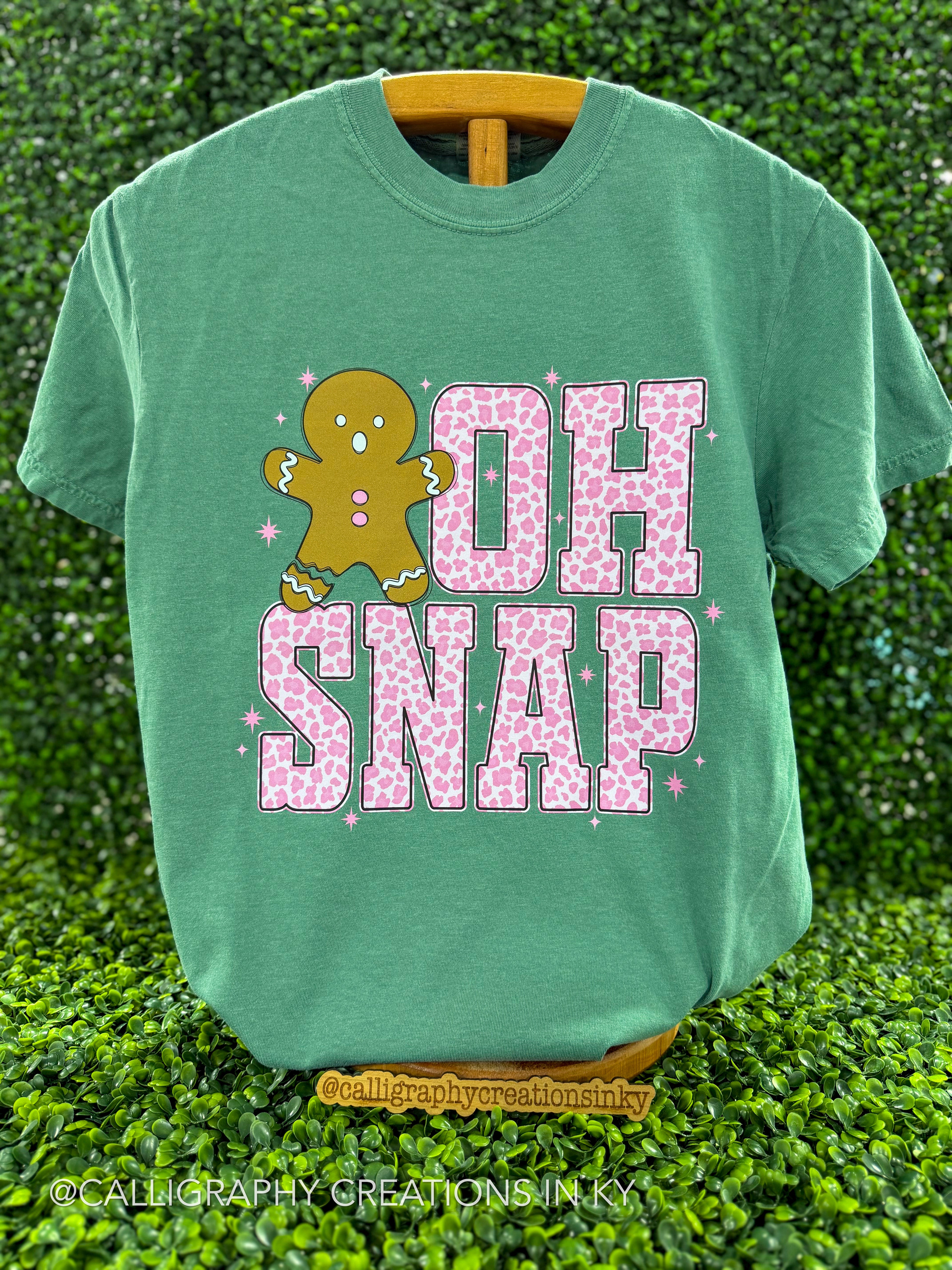 Light green T-shirt with a gingerbread design 