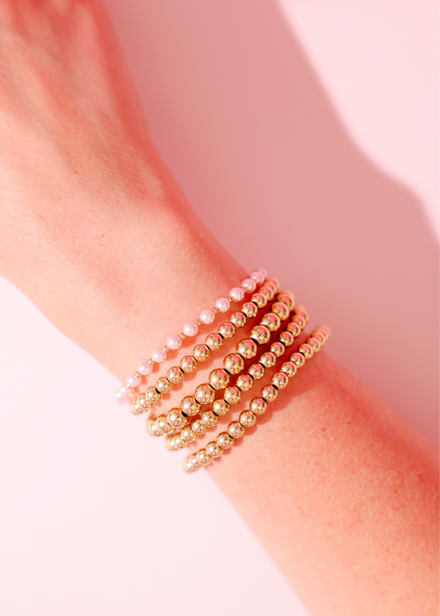 Pink Mini Luci Pearl Bracelet in Gold: Standard 6.75 inch | Beaded Blondes