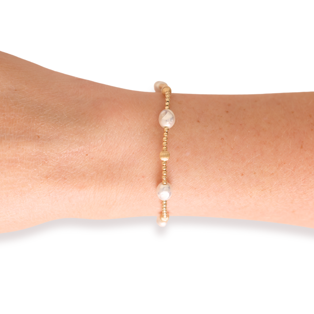 Maggie Fluted Bracelet: Standard 6.75 Inch | Beaded Blondes