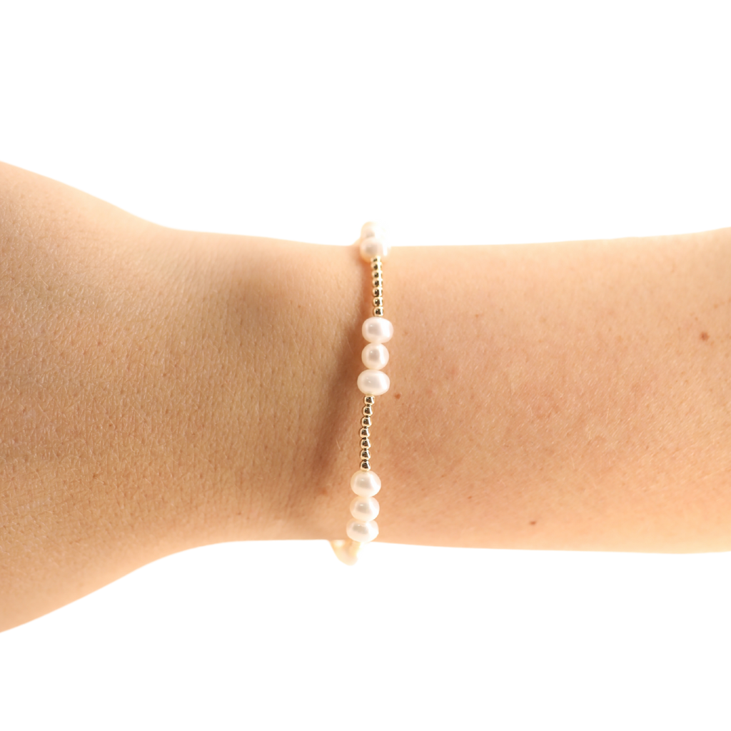 ILY Coastal Pearl Bracelet in Gold: Standard 6.75 inch | Beaded Blondes