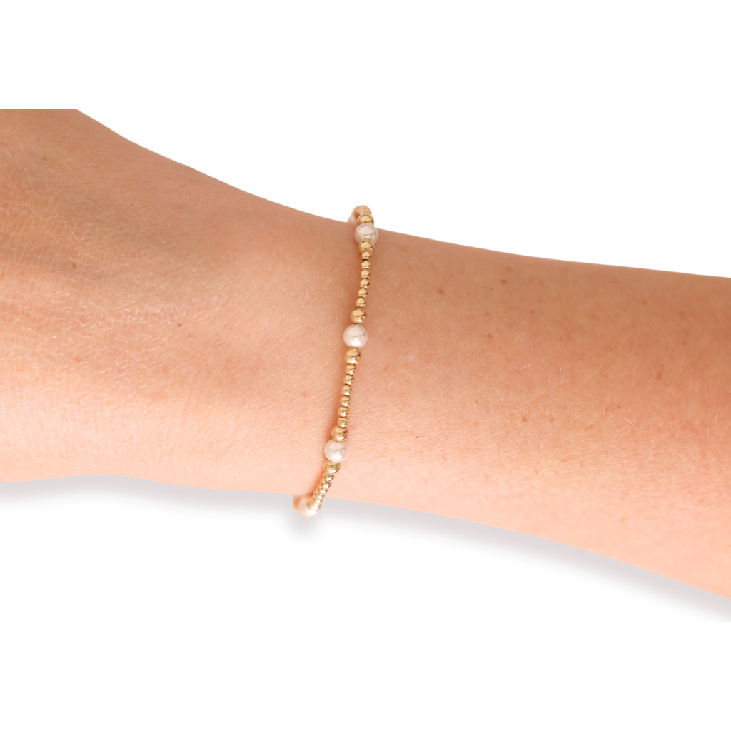 Dainty Sutton Pearl Bracelet: Standard 6.75 Inch | Beaded Blondes