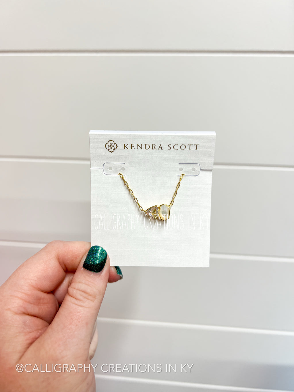 Kendra Scott Tatum Short Pendant Necklace - Gold Neutral Mix