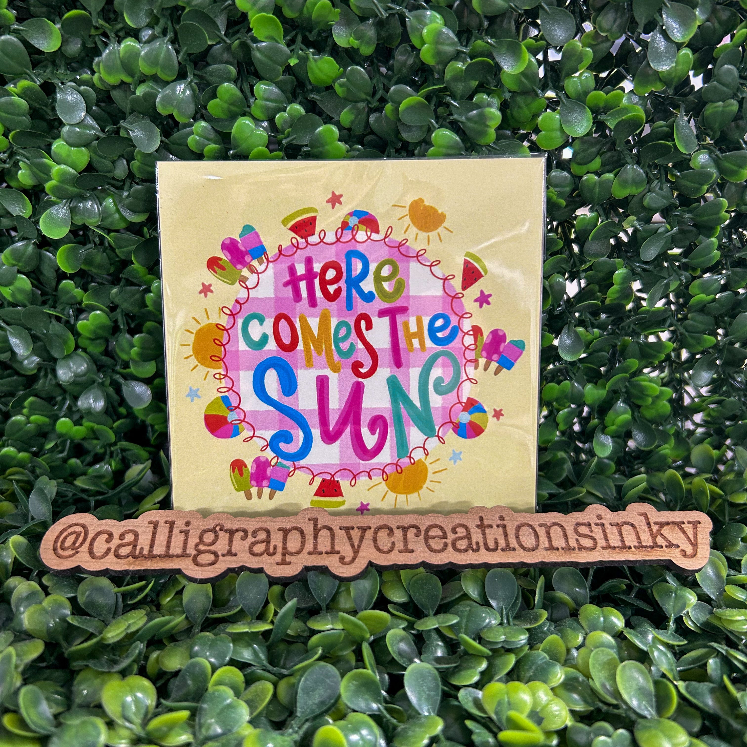 Paper frame insert with summer icons 