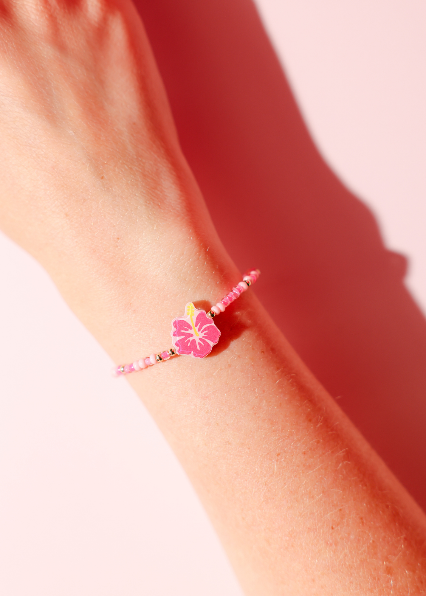 Hawaiian Flower Bracelet on Color: Standard 6.75 inch | Beaded Blondes