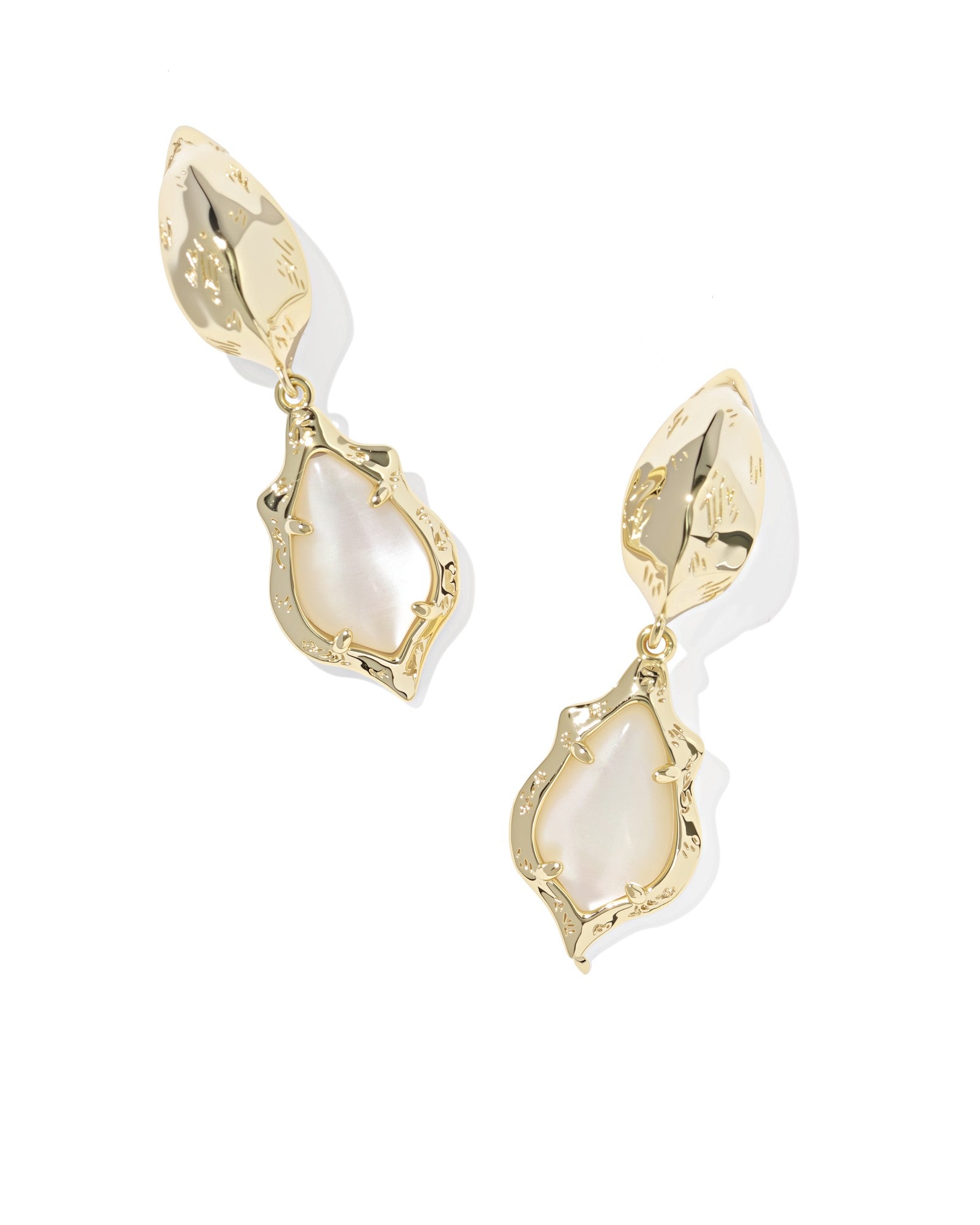 Kendra Scott Adriana Scallop Frame Huggie Earrings - Gold Natural Mother Of Pearl